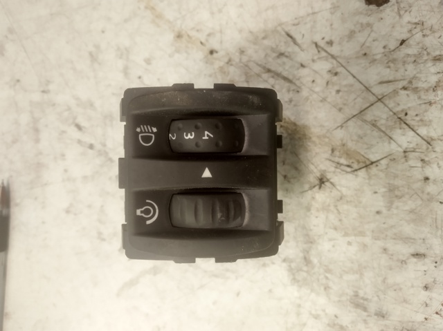Кнопка (регулятор) корректора фар 8200121805 RENAULT
