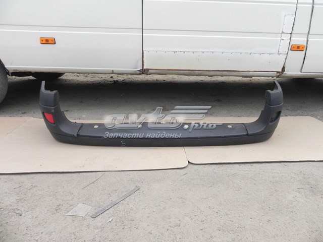 Задний бампер 8200150631 RENAULT
