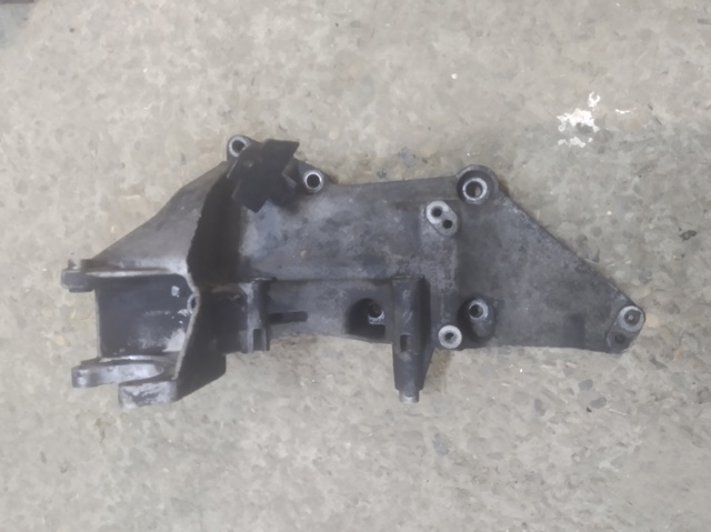 Кронштейн генератора натяжной 8200183234 RENAULT