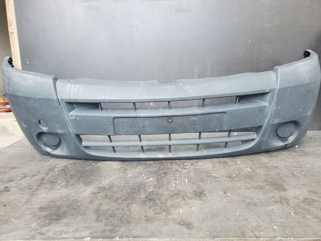 RENAULT 8200197134 Передний бампер в наличии Львов