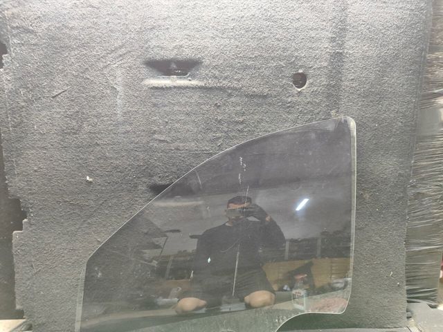 Стекло водительской двери 8200211928 RENAULT