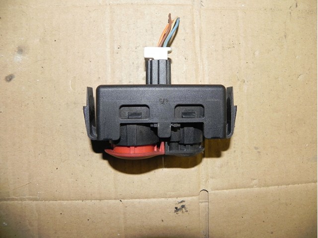 8200214896 RENAULT Кнопка аварийки купить в Запорожье
