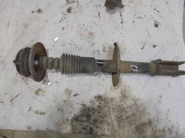 Стойка передняя 8200216267 RENAULT