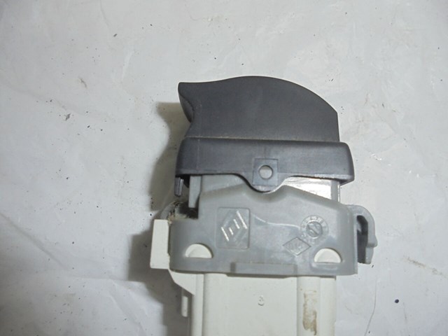 8200220510 RENAULT Кнопка включения мотора стеклоподъемника задняя купить в Харьков