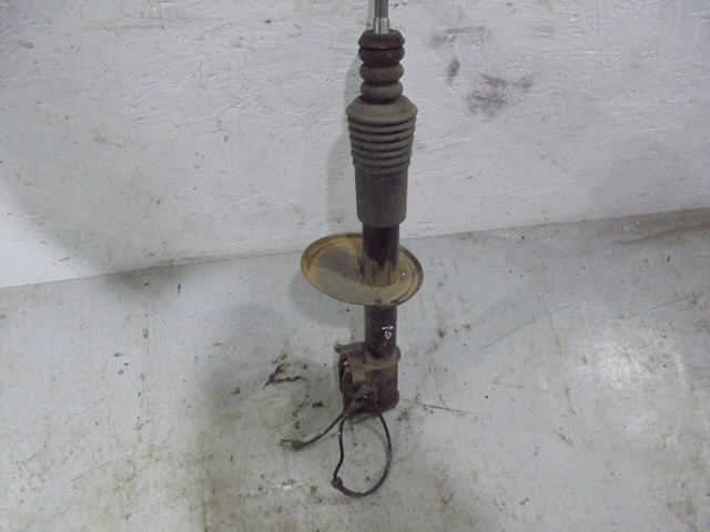 Амортизатор передний 8200238930 RENAULT