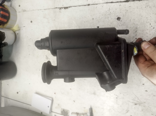 Горловина маслозаливная 8200279414 RENAULT
