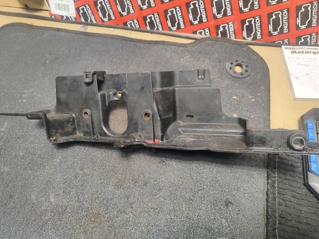 Крышка мотора декоративная 8200468152 NISSAN