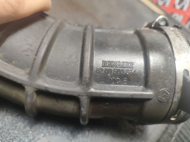 Патрубок воздушный, выход воздушного фильтра 8200500384 NISSAN