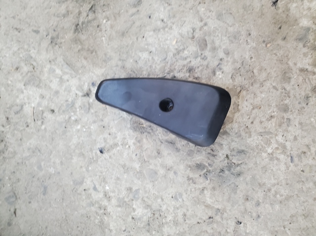 Ручка двери задней (распашной) правая внутренняя 8200522398 RENAULT