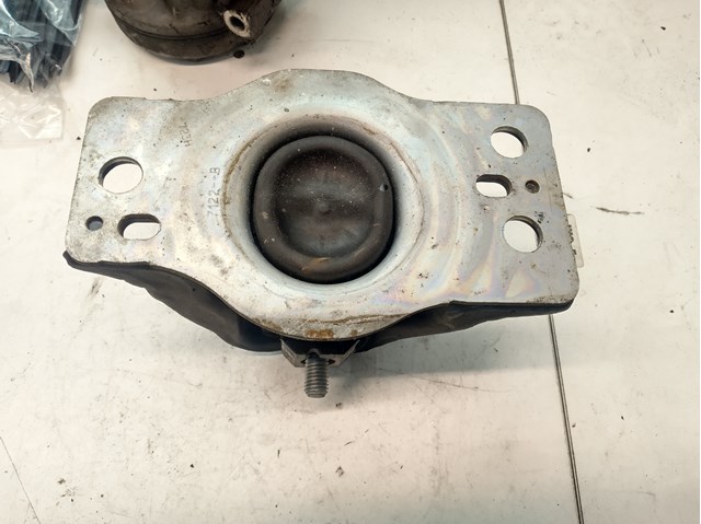 8200592642 RENAULT Правая подушка двигателя купить в Львов