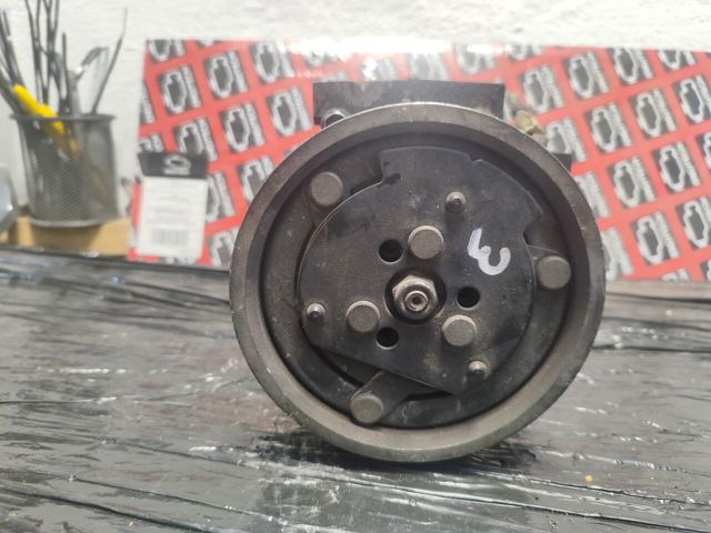 Компрессор кондиционера 8200600135 RENAULT