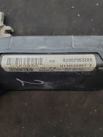 RENAULT 8200661124 Блок управления двигателем в наличии Украина