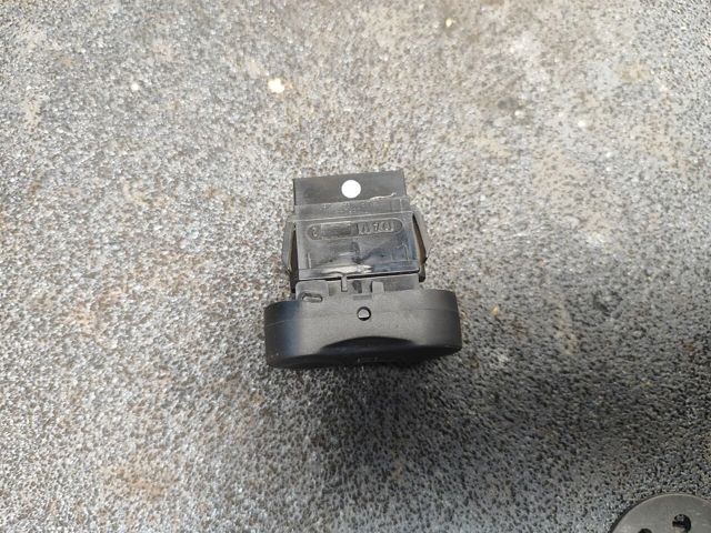 8200710682 RENAULT Кнопка включения обогрева заднего стекла купить в Полтава