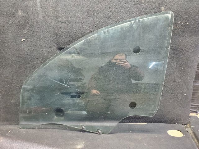 Стекло передней двери, левой 8200733023 RENAULT