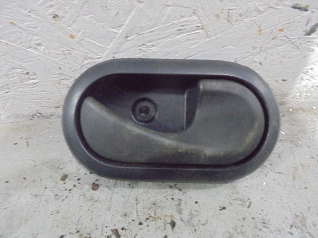 Б/у ручка двери перед правая внутриняя dacia sandero (2010) код: 4660 8200733847