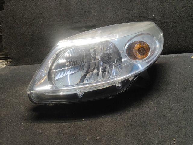 RENAULT 8200733878 Левая фара в наличии Ужгород