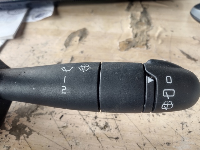 8200792584 RENAULT Переключатель подрулевой правый купить в Черновцы