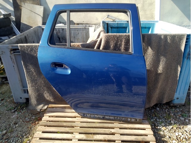 Дверь задняя в сборе 821009562R RENAULT