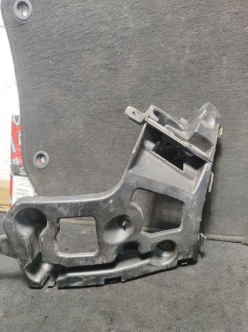 Крепление бамера правое 852220257R RENAULT