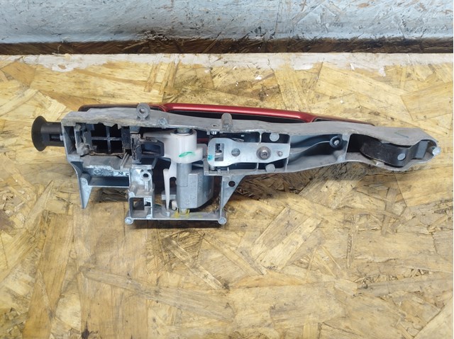 Ручка правой двери наружная 9680503480 PEUGEOT