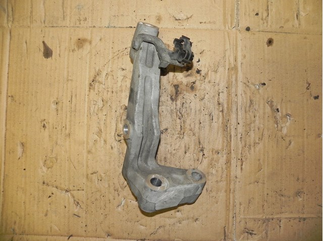 Кронштейн передней балки 9805584980 PEUGEOT
