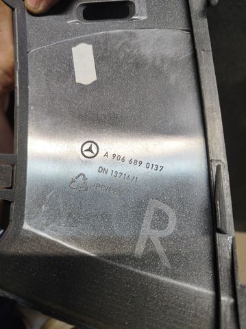 MERCEDES A9066890137 Накладка декоративная центральной консоли в наличии Чернигов