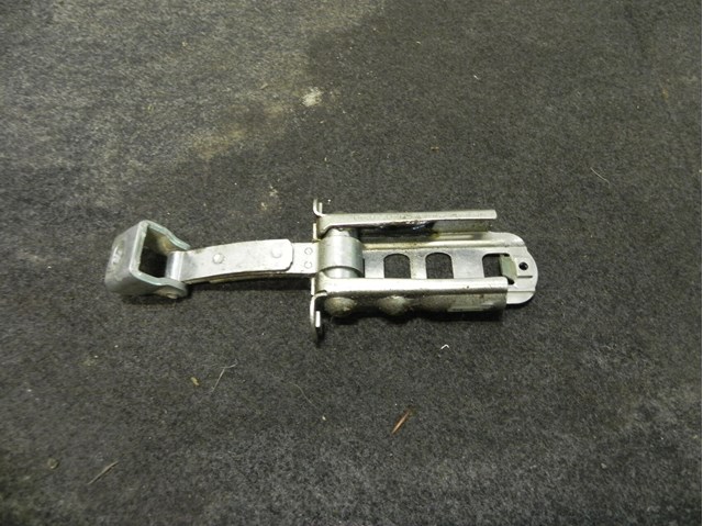 Ограничитель двери передний A9067200016 MERCEDES