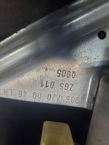 MERCEDES A9067200046 Стеклоподъемник передней левой двери в наличии Винница