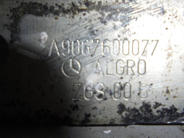 A9067600077 MERCEDES Петля-зацеп (ответная часть) замка двери задней распашной правый нижний купить в Житомир