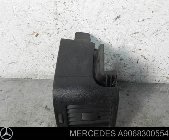 MERCEDES A9068300554 Решетка вентиляции салона на "торпедо" правая в наличии Украина