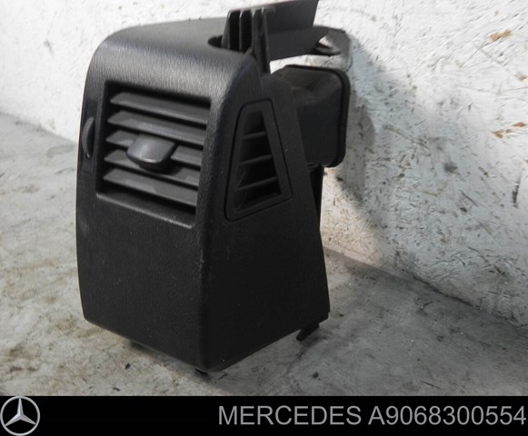 MERCEDES A9068300554 Решетка вентиляции салона на "торпедо" правая в наличии Киев