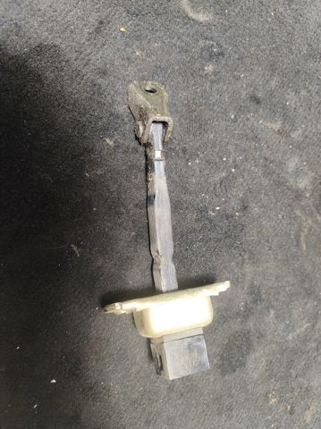 Ограничитель открывания задней двери MR473583 MITSUBISHI