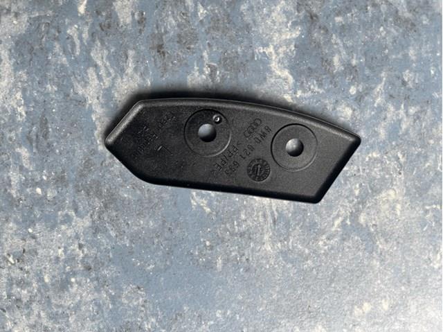 8W0821653 VAG Лючок подкрылка переднего левого купить в Чернигов