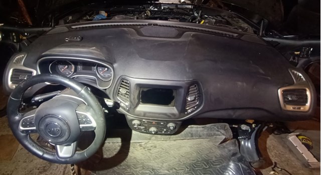 Подушка AIRBAG водительская 1SR37XDVAB CHRYSLER