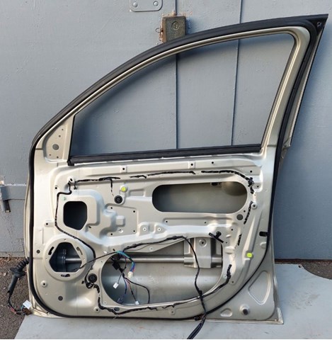 Пассажирская передняя дверь 5700A278 MITSUBISHI