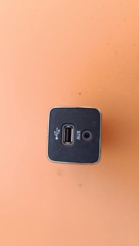 USB-разветвитель 5XG28DX9AC CHRYSLER