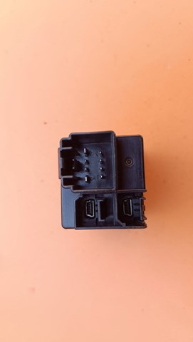 CHRYSLER 5XG28DX9AC USB-разветвитель в наличии Днепр
