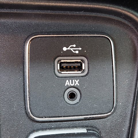 CHRYSLER 5XG28DX9AC USB-разветвитель в наличии Львов