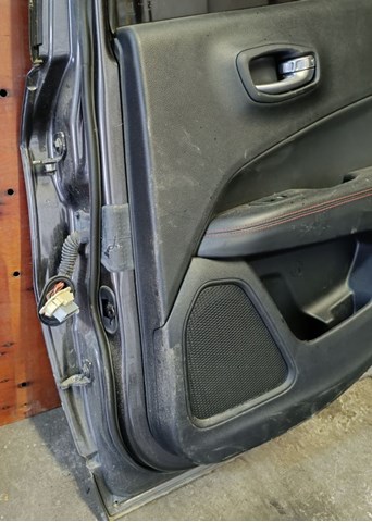 CHRYSLER 68246268AA Дверь задняя правая в наличии Украина