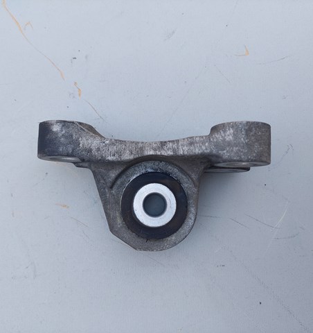 Кронштейн подушки (опоры) двигателя, задней 68363996AA CHRYSLER