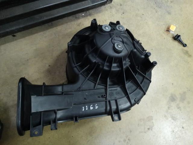 Мотор вентилятора печки (отопителя салона) 13250115