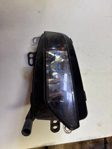 Правая противотуманная фара 8V0941700C VAG