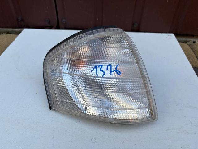 Поворотник правый A2028260843 MERCEDES