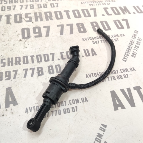 Главный цилиндр сцепления 306101185R RENAULT