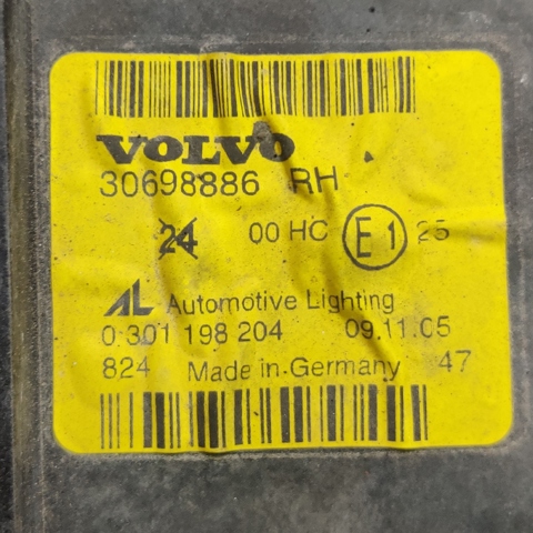 VOLVO 30698886 Правая фара в наличии Николаев