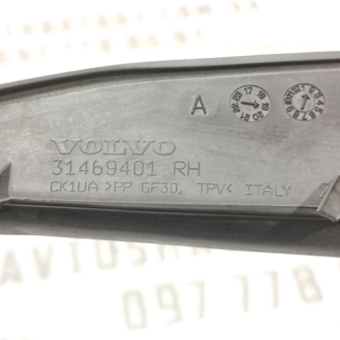 Молдинг лобового стекла, правый 31469401 VOLVO