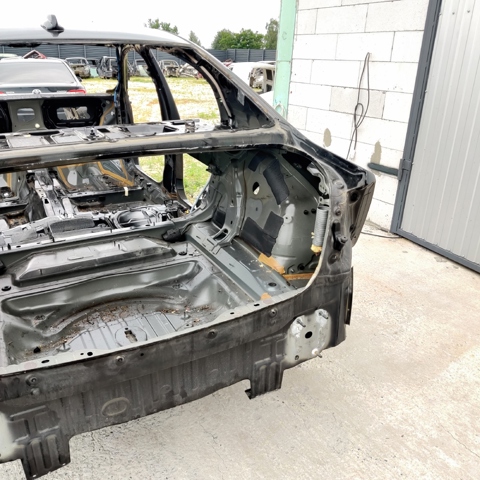 VOLVO 32132061 Крыло заднее правое в наличии Николаев