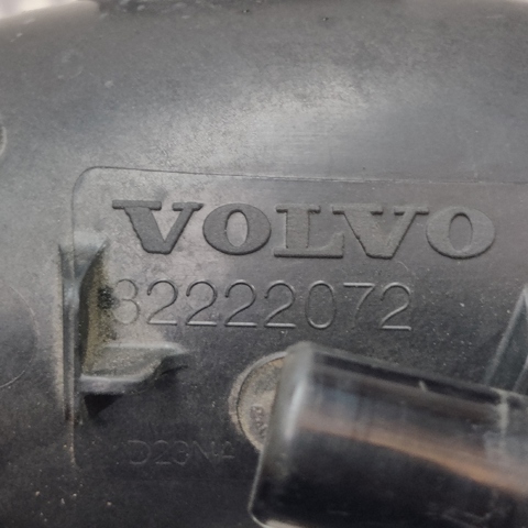 Патрубок воздушный выход воздушного фильтра 32222072 VOLVO