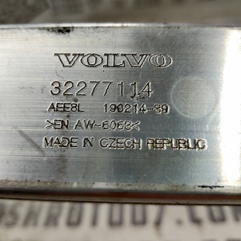 Нижняя монтажная панель крепления фар 32277114 VOLVO