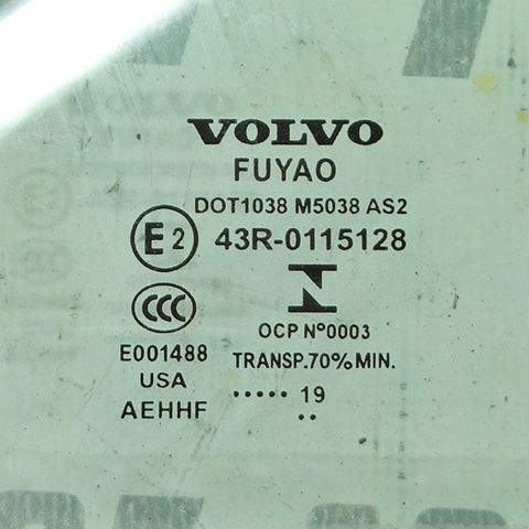 Стекло передней правой двери 32368754 VOLVO